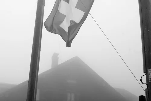 Berghütte im Nebel
