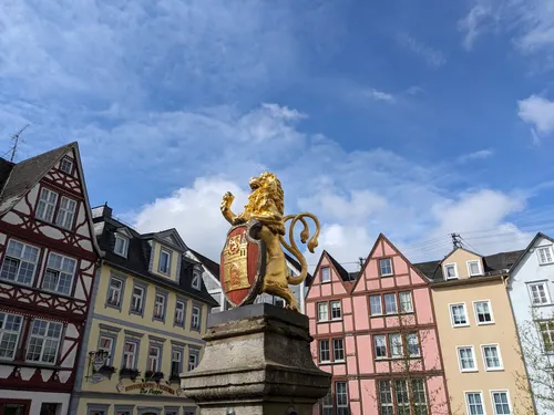 Marktplatz mit Löwenbrunnen