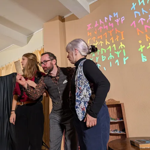 Die Reisegruppe muss Runen entziffern