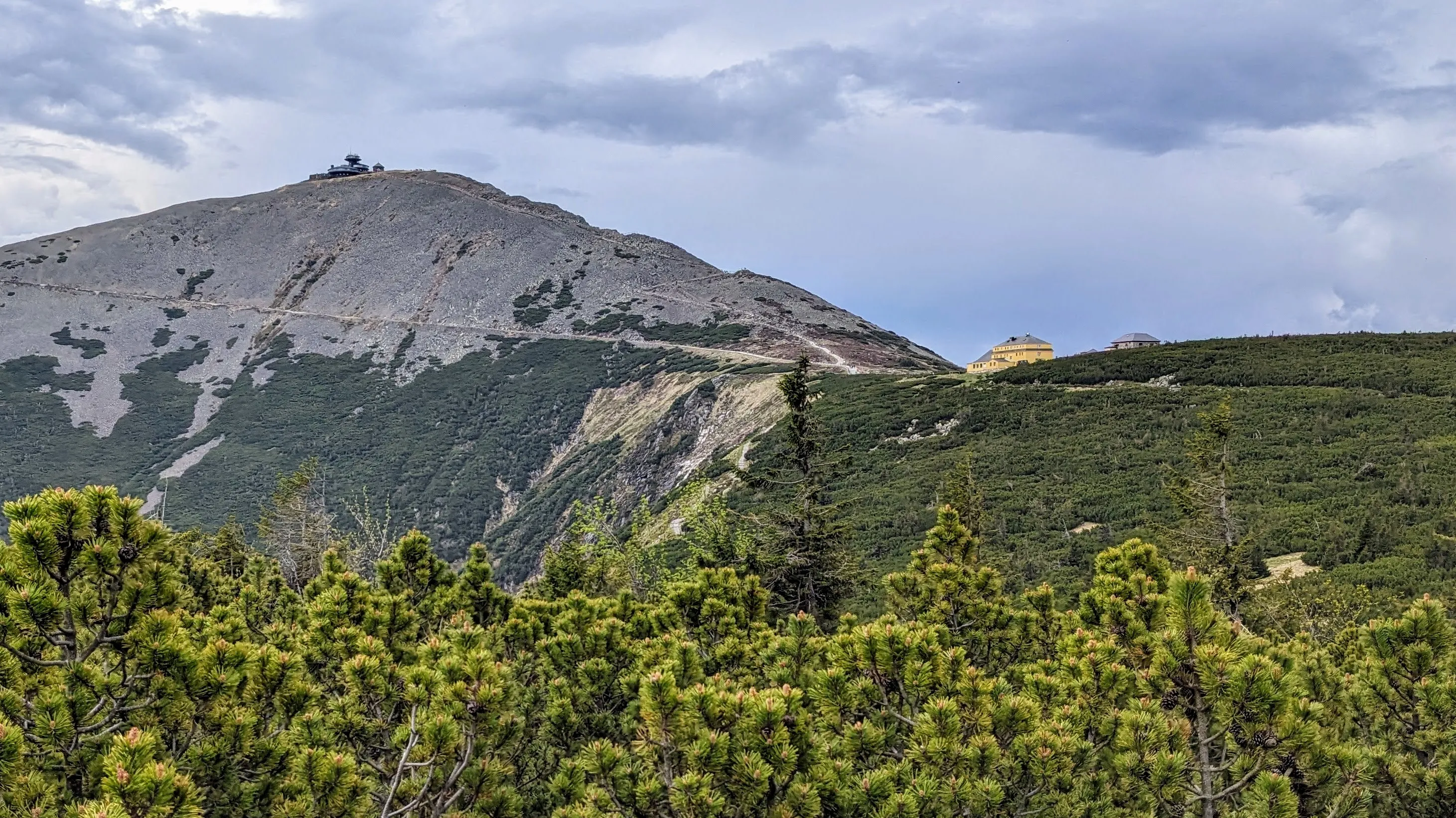 Blick auf Schneekoppe und Schlesierhütte