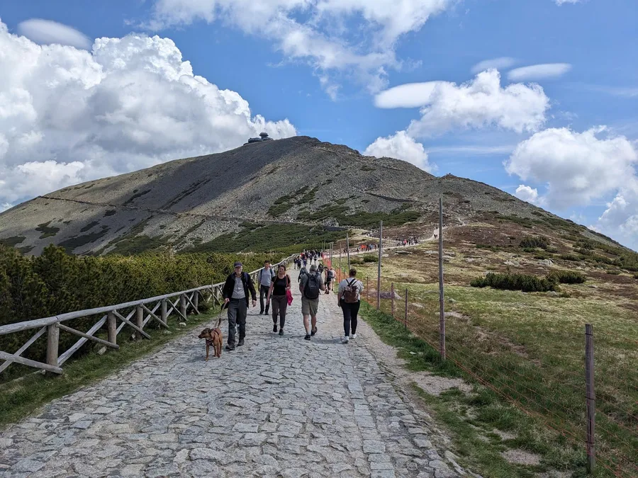 Aufstieg zum Gipfel der Schneekoppe